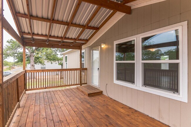 Building Photo - 104 E Castleshoals Dr