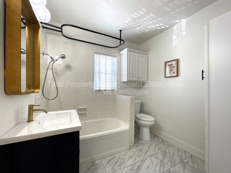 Building Photo - 737 NE 14th St