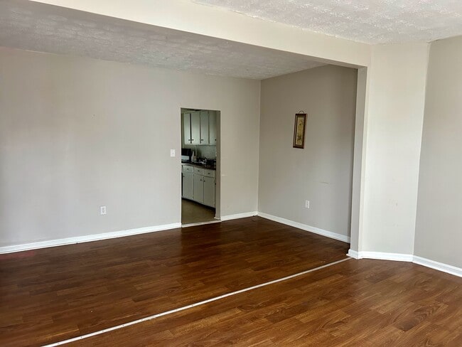 Building Photo - 123 E Leicester St