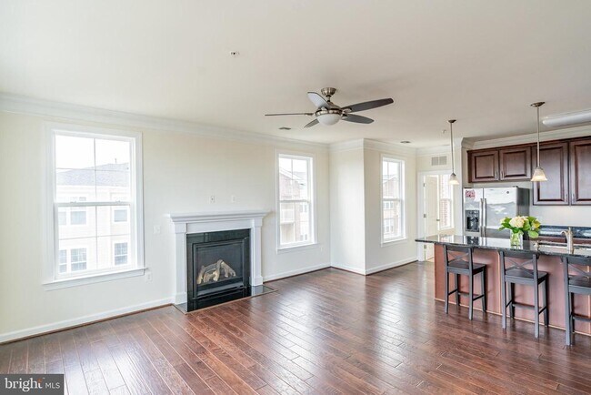 Building Photo - 3160 John Glenn St