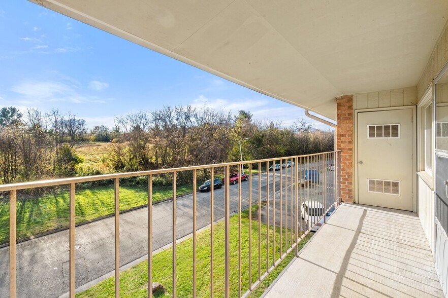 Building Photo - Countryside Estates