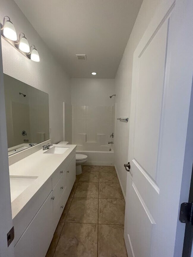 Building Photo - Gated Southern Highlands Community - Versi...