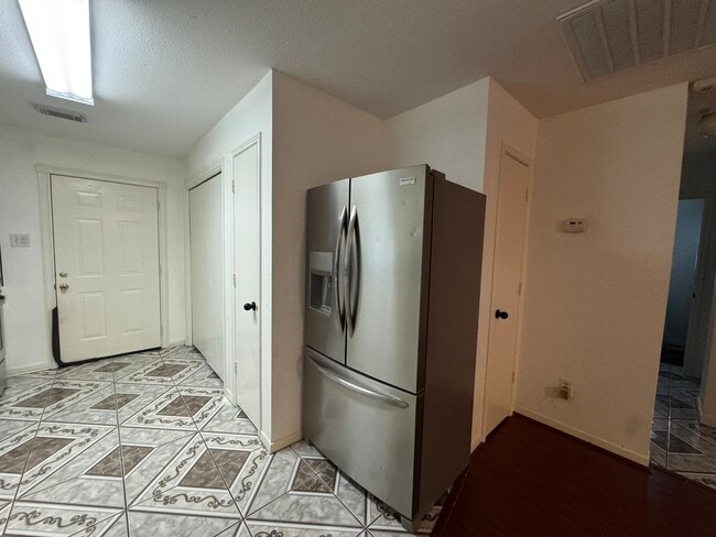 Building Photo - 9730 Linares Dr