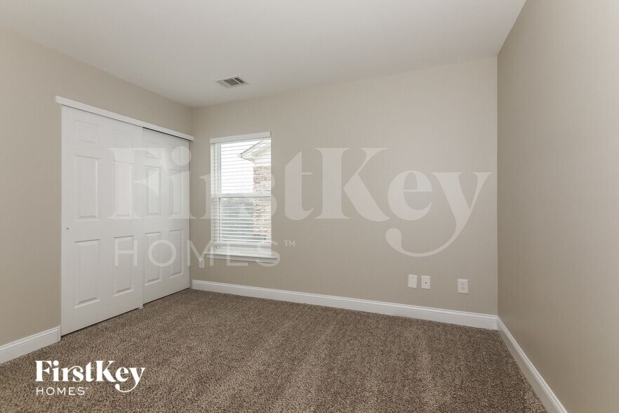 Building Photo - 12635 Cumberland Cove Dr