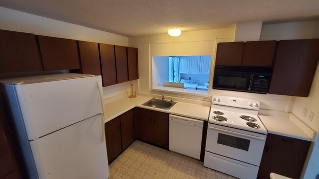 Building Photo - Crown Terrace single story with attached s...