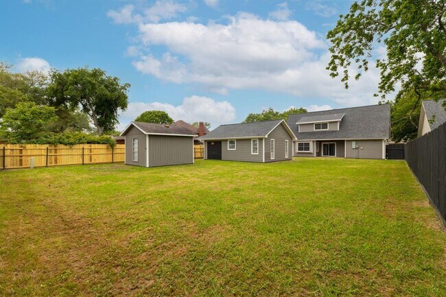 Building Photo - 1509 Chestnut Ln