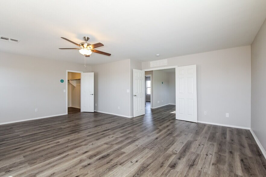 Building Photo - 11610 W Columbine Dr