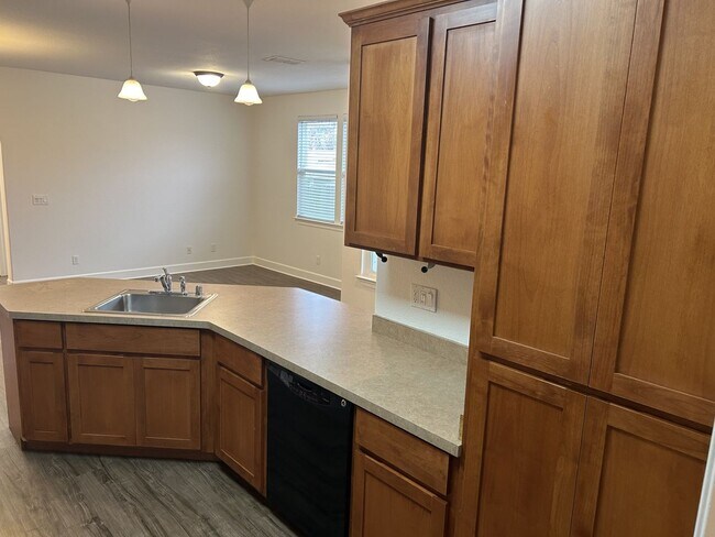 Building Photo - NB T 403-405