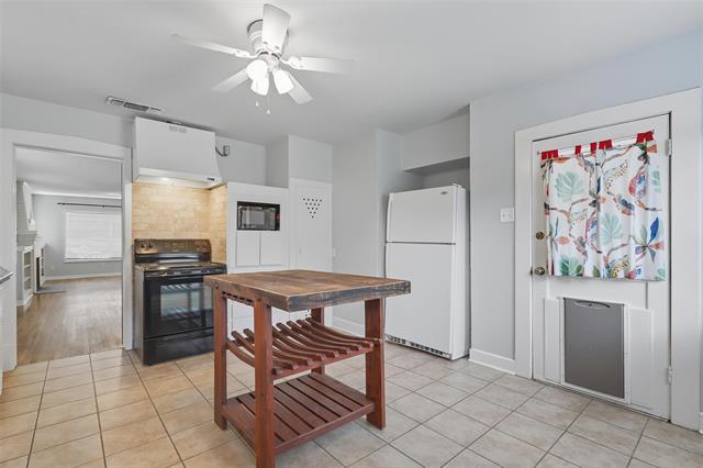 Building Photo - 4933 El Campo Ave