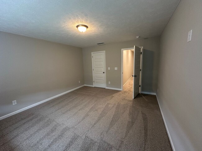 Building Photo - Brand New Townhome In Shelbyville - MOVE I...