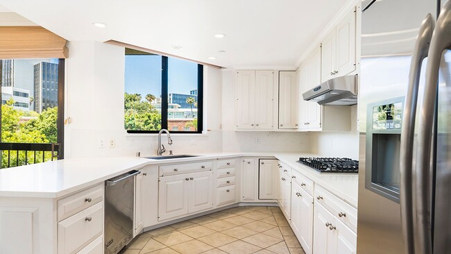 Building Photo - Elegant living in the heart of Beverly Hills