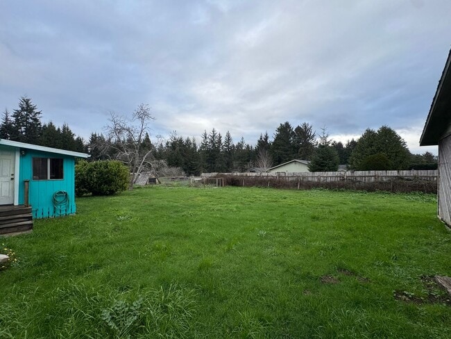 Building Photo - Large, fenced, sunny yard. 3/1.5 in  Azalea Hill location in McKinleyville