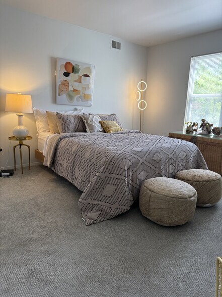 Building Photo - 2205 S Huron Pky