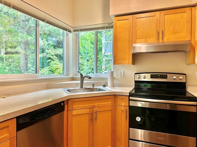 Building Photo - Beautiful 2BR|2BA with Washer and Dryer, T...