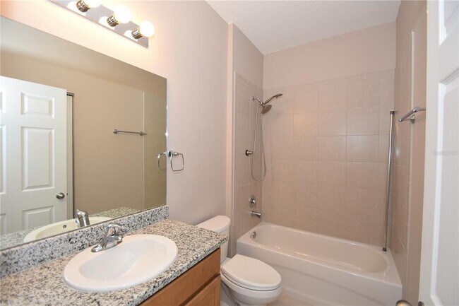 Building Photo - 2 Rae Pl