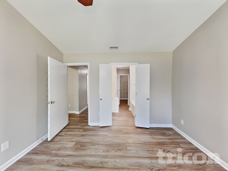 Building Photo - 3120 Riverbrooke Dr