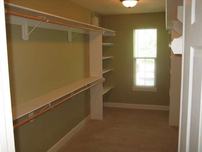 Building Photo - 15 Bluestem Ln