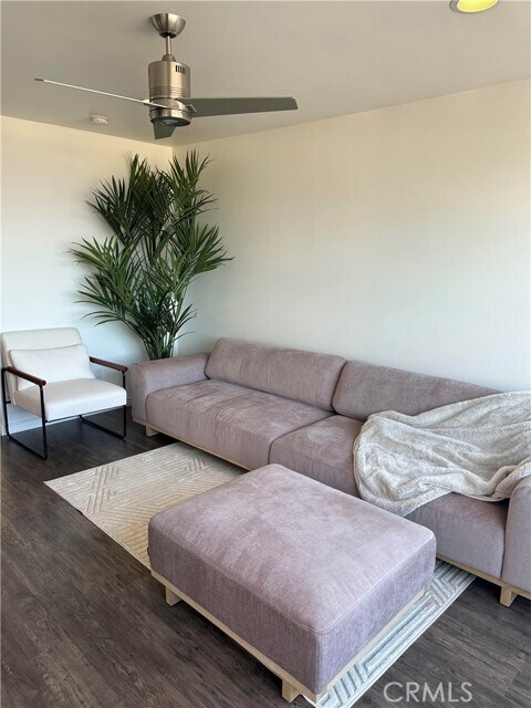 Building Photo - 577 S Coast Hwy