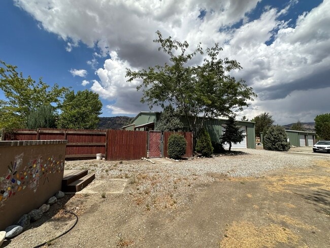 Building Photo - Furnished Studio READY NOW! electricity included!