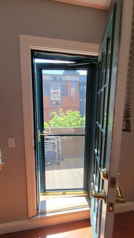 Building Photo - 6 Clarendon St