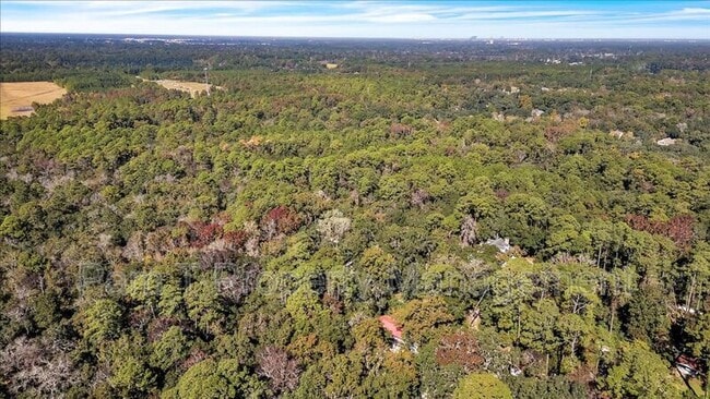 Building Photo - 3 Southwood Dr