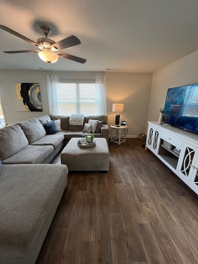 Building Photo - Discover this spacious 4-bedroom, 2.5-bath home in Winnabow, NC