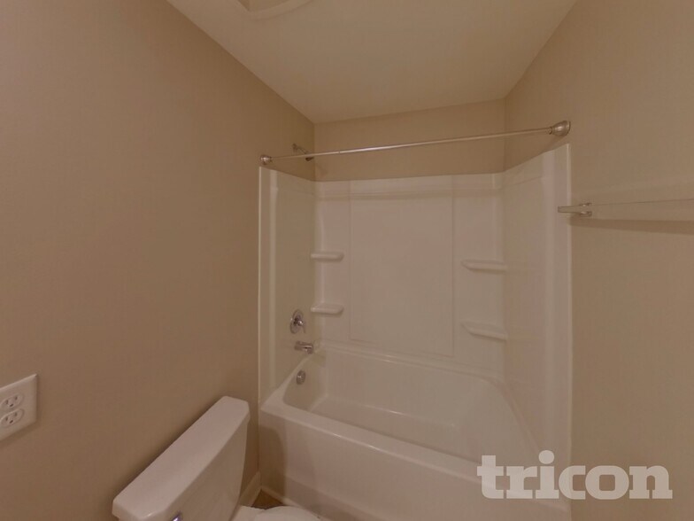 Building Photo - 1610 Lannister Ave