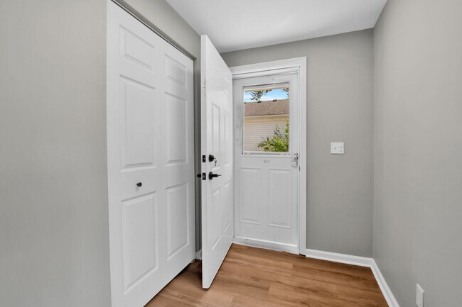 Building Photo - 4 bedrooms $2150