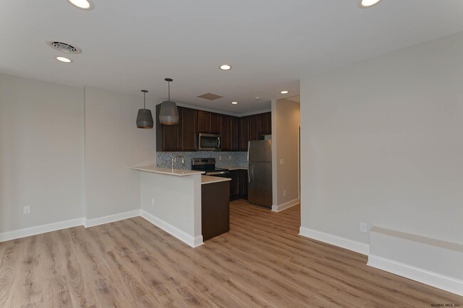 Building Photo - 536 Madison Ave