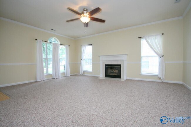 Building Photo - 215 River Oaks Dr