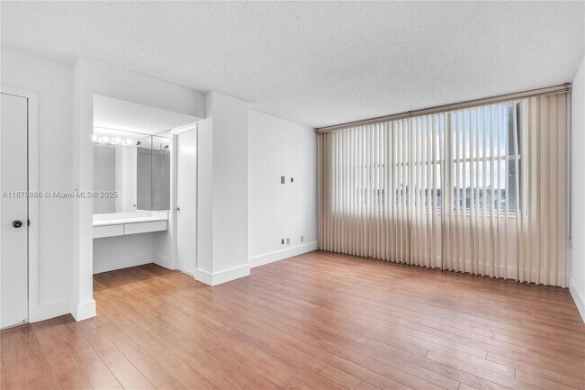Building Photo - 2201 S Ocean Dr