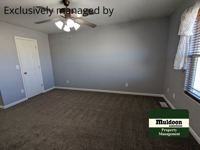 Building Photo - Spacious Updated Pueblo West Home! Pet Friendly!