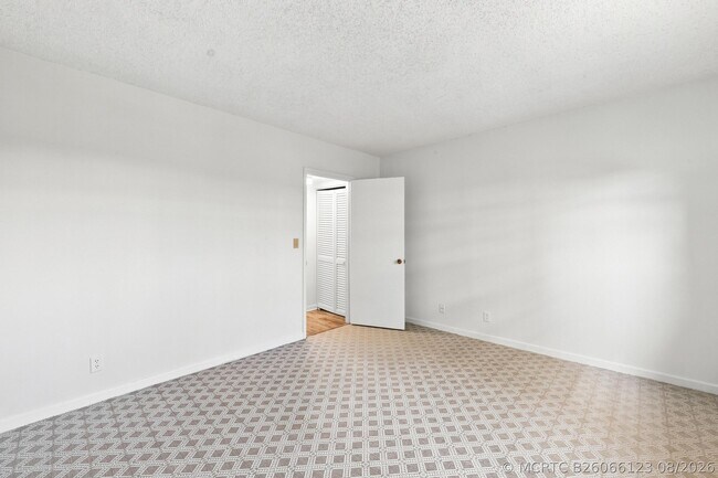 Building Photo - 1601 S Flagler Dr