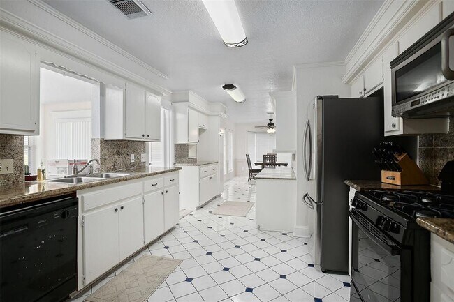 Building Photo - 10455 Antrim Ln