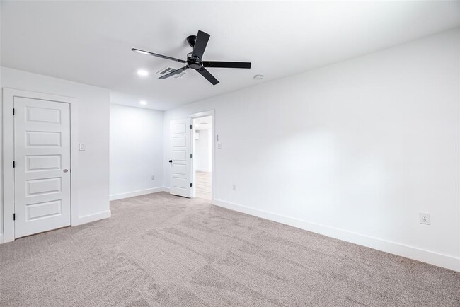 Building Photo - 8658 Sonneville Dr
