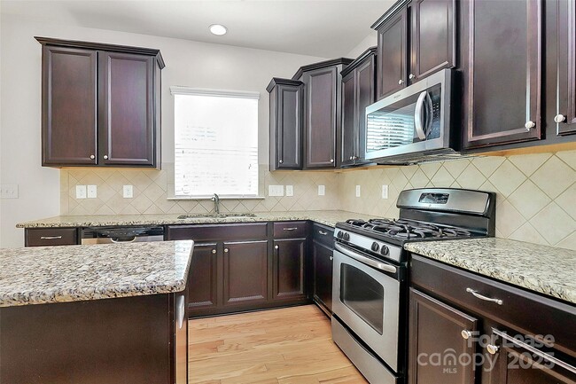 Building Photo - 14321 Green Birch Dr