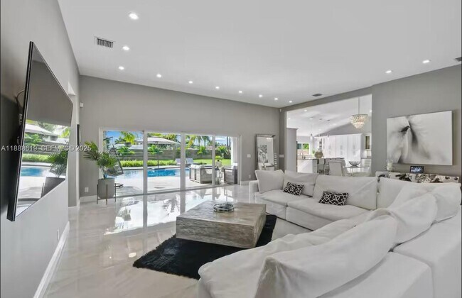 Building Photo - 7101 W Lake Dr