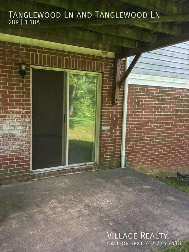 Building Photo - 446 Tanglewood Ln