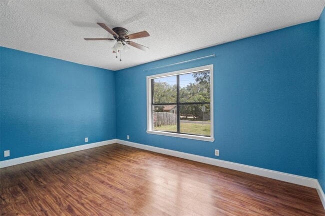 Building Photo - 2106 Allred Dr