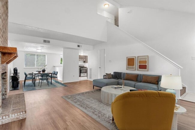 Building Photo - 9611 Meadowheath Dr