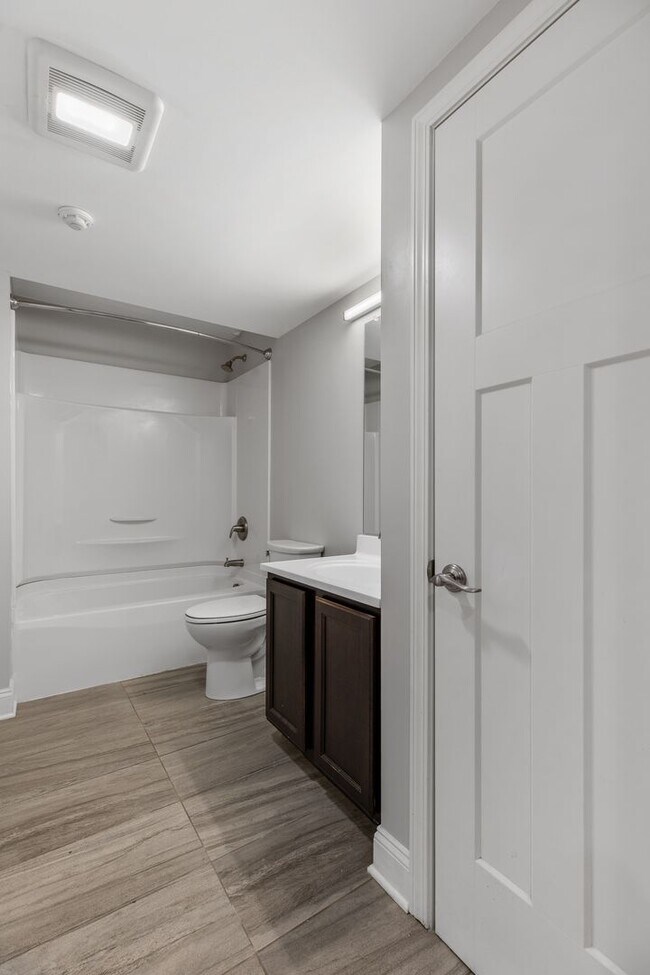 Building Photo - 536 Madison Ave