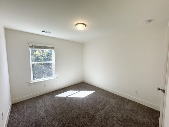 Building Photo - Stylish 3BR Townhome with Private Yard & T...