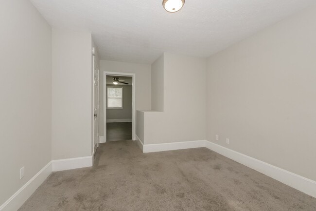 Building Photo - 16 Curran Ave