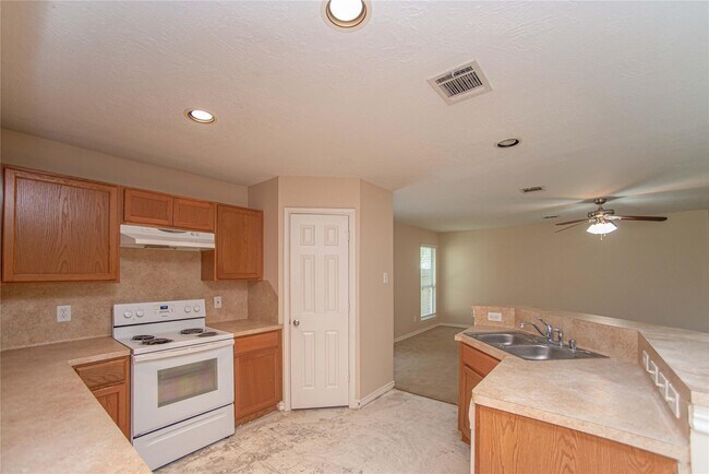 Building Photo - 2223 Shady Pine Dr