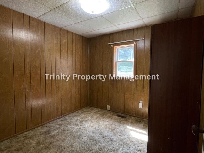 Building Photo - 204 1/2 Burton Ave