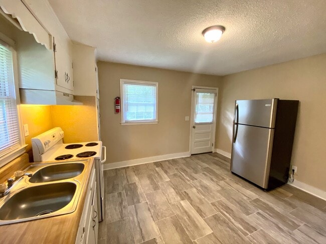 Building Photo - 106 Cantrell Dr