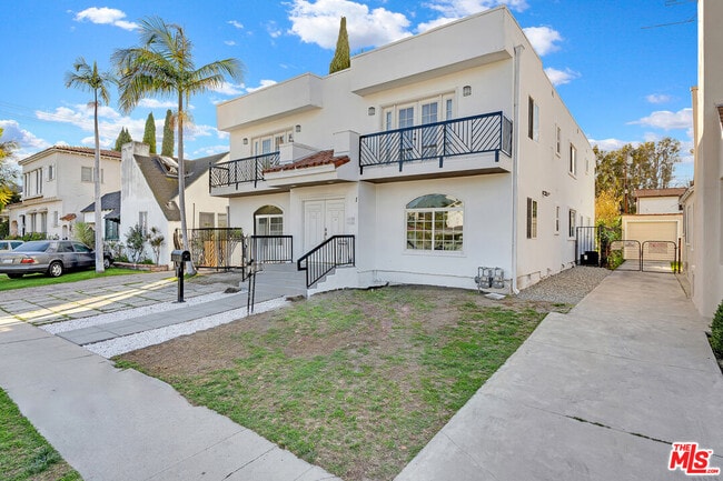 Building Photo - 1133 S Swall Dr