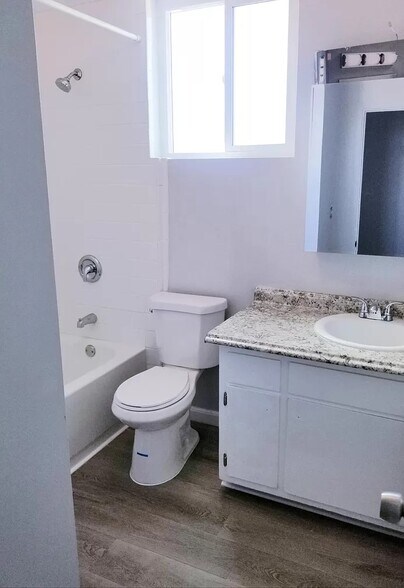 Building Photo - 5504 Fernhill Cir