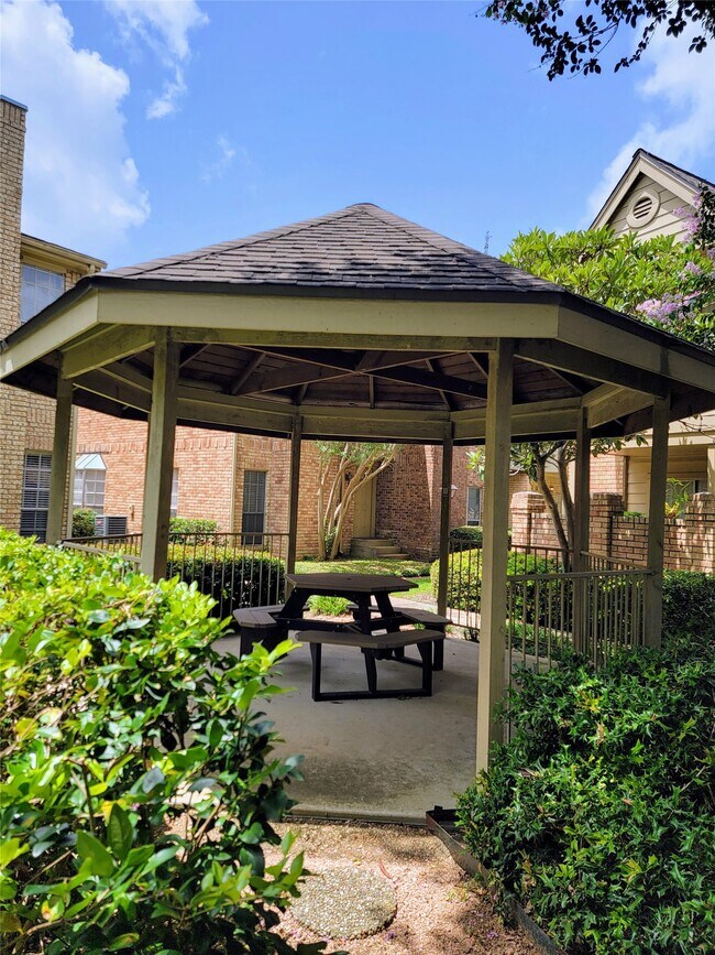 Building Photo - 1515 Sandy Springs Rd