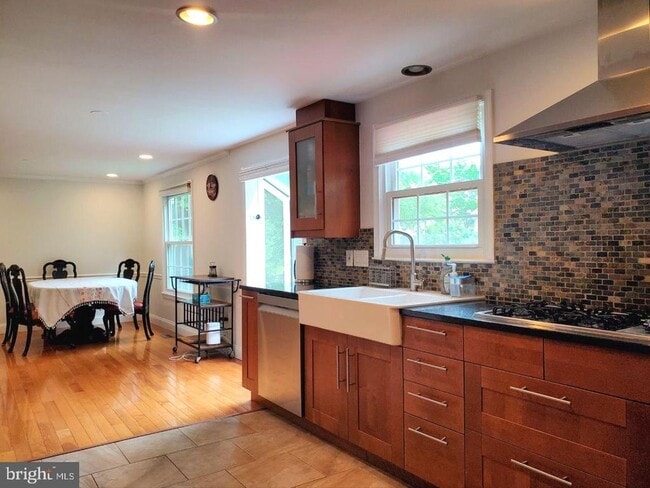 Building Photo - 15840 Buena Vista Dr